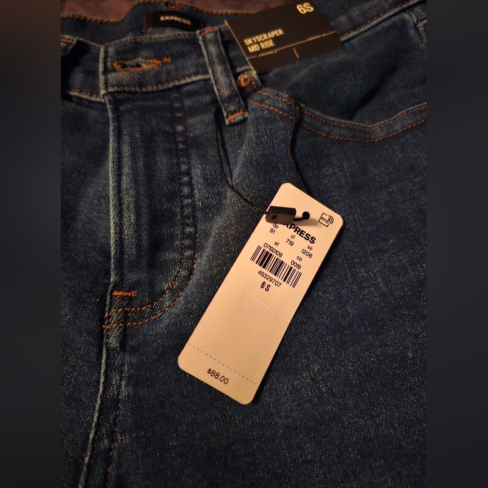 Express Skyscraper Mid Rise - Picture 4 of 4